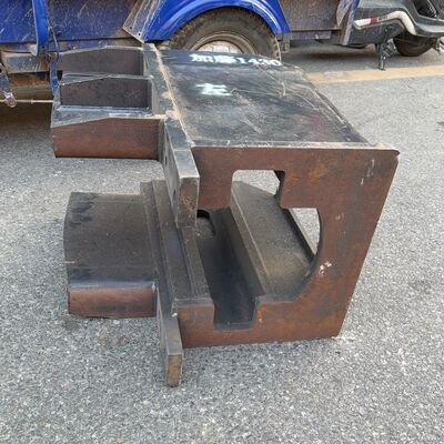 Yugo del vacío / tenedor delantero para Kato HD1430 Partes del tren de excavadora,Compatible con Kato HD1430 Tren de excavadora tenedor delantero, soporte de mandíbula, componentes del tren de excavadora que incluyen cuatro ruedas y una vía